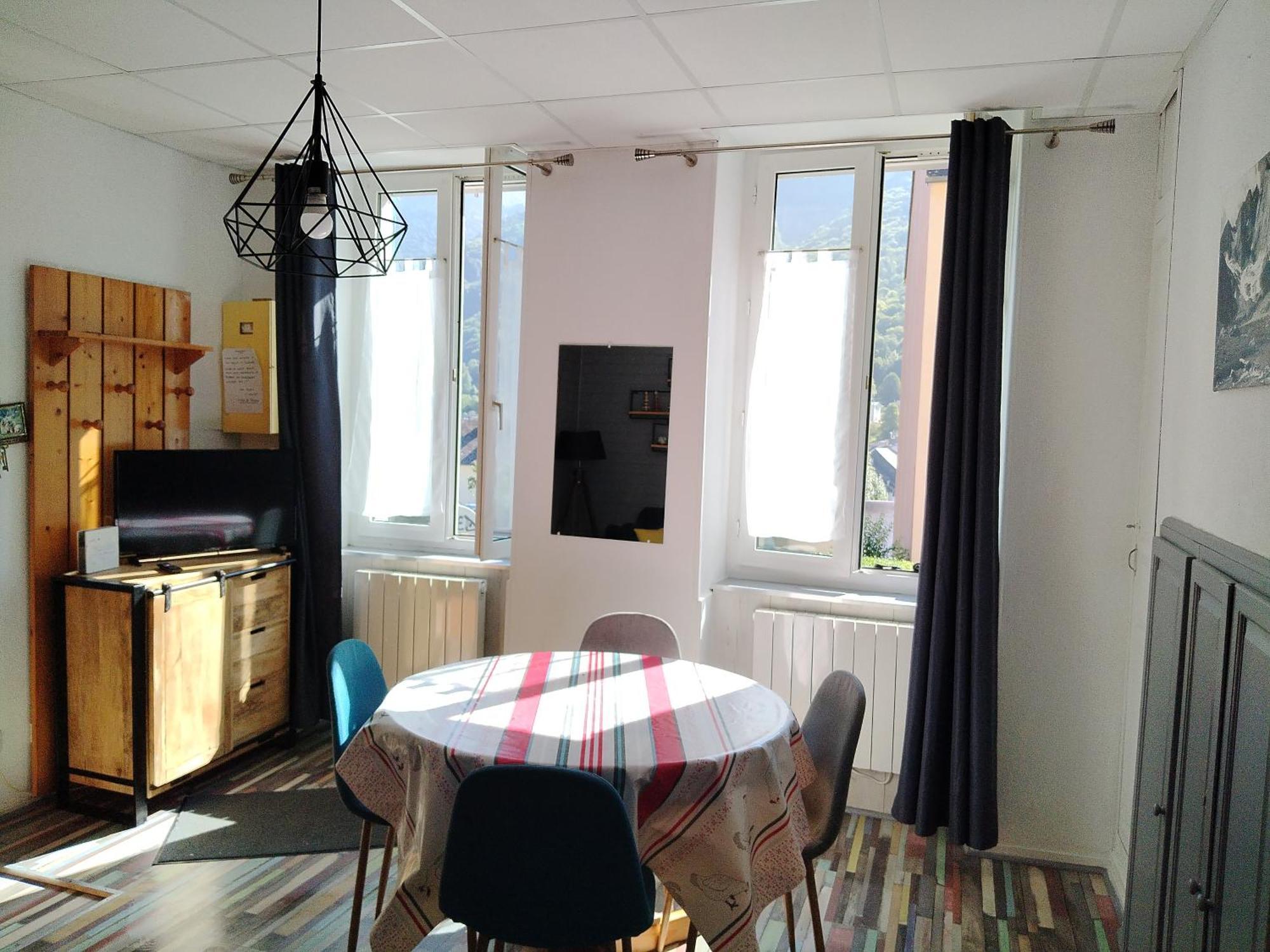 Appartement Familial - 2 Chambres Cauterets Buitenkant foto